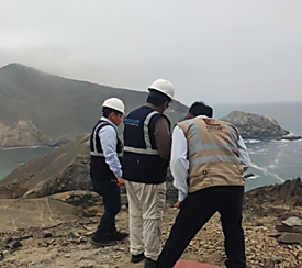 Especialistas de Túnel realizando inspecciones de campo en el área donde se ubicará el túnel del proyecto PTAR II Chimbote.