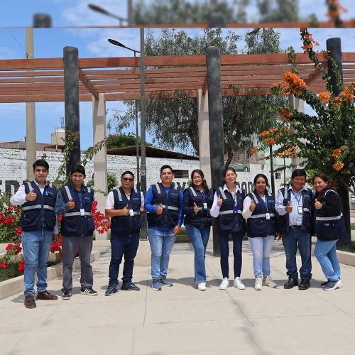 Equipo de Intervención Social del Proyecto PTAR II Chimbote previo a iniciar el trabajo de encuestas.