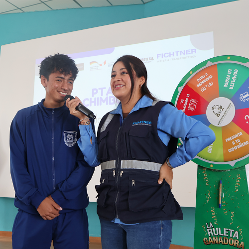 Equipo Social promoviendo la participación de los participantes en los talleres de promoción y difusión